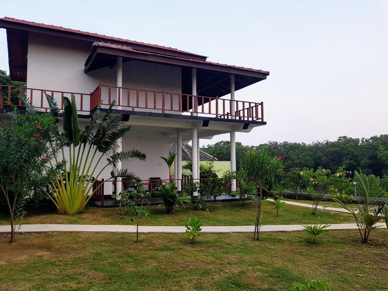 Pearl Cave Cabanas & Resturant Tangalle Exterior photo